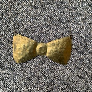 Gold bow necklace